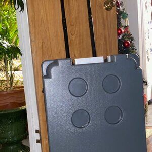 ICECOVE COOLER WITH SOLAR USB CHARGER